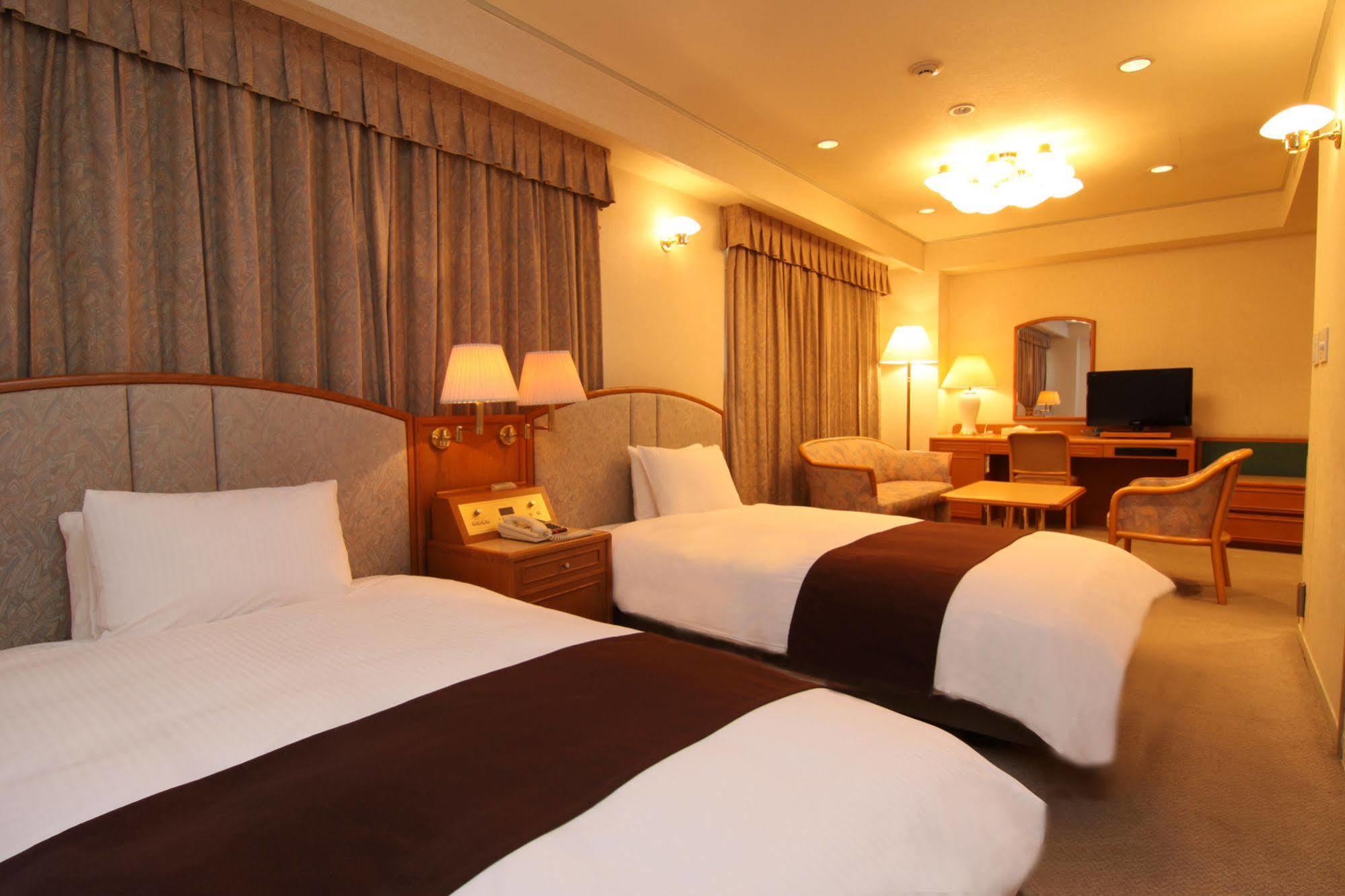 Hotel Green Tower Makuhari Chiba Eksteriør billede